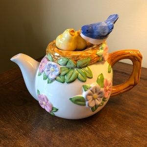 Adorable spring teapot!